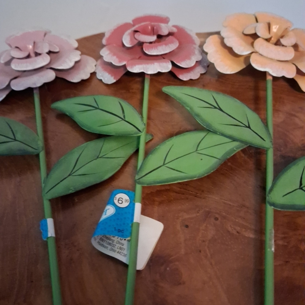 Set of Three Decorative Metal Flowers - Picture 7 of 7